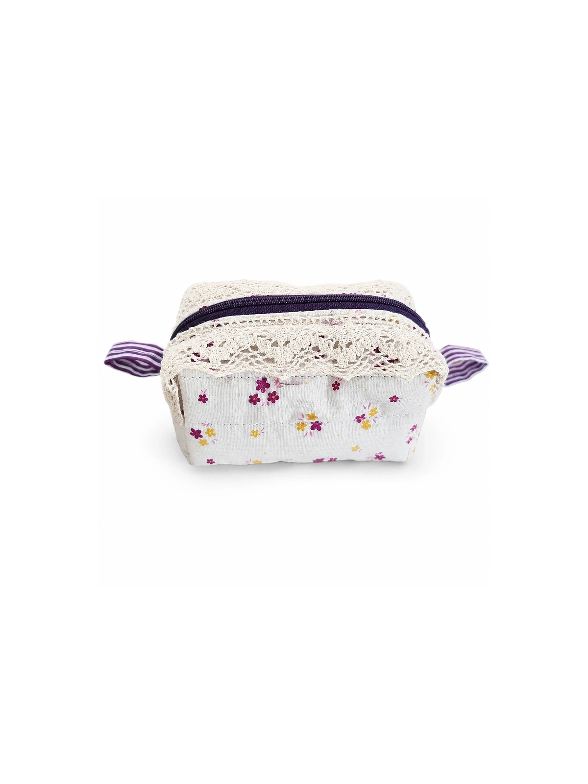 Petiite trousse artisanale matelassée en tissu fleuri avec dentelle | Accessoire fait main