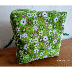 Trousse de toilette verte motifs fleurs blanches