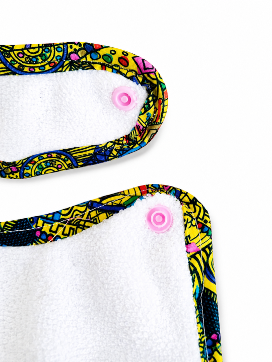 Bavoir bébé rond coton blanc bordure multicolore absorbant repas
